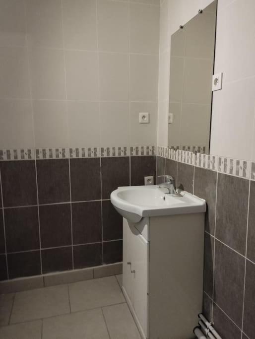 Agreable Maison Avec Parking Gratuit Apartment Amiens Exterior photo